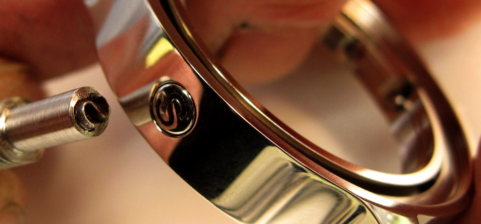 R.O. Watch detail - roestvrij staal met gegraveerde S logo