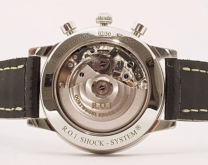 R.O.1 achterkant - transparante saffierglas bodem om het uurwerk te bewonderen